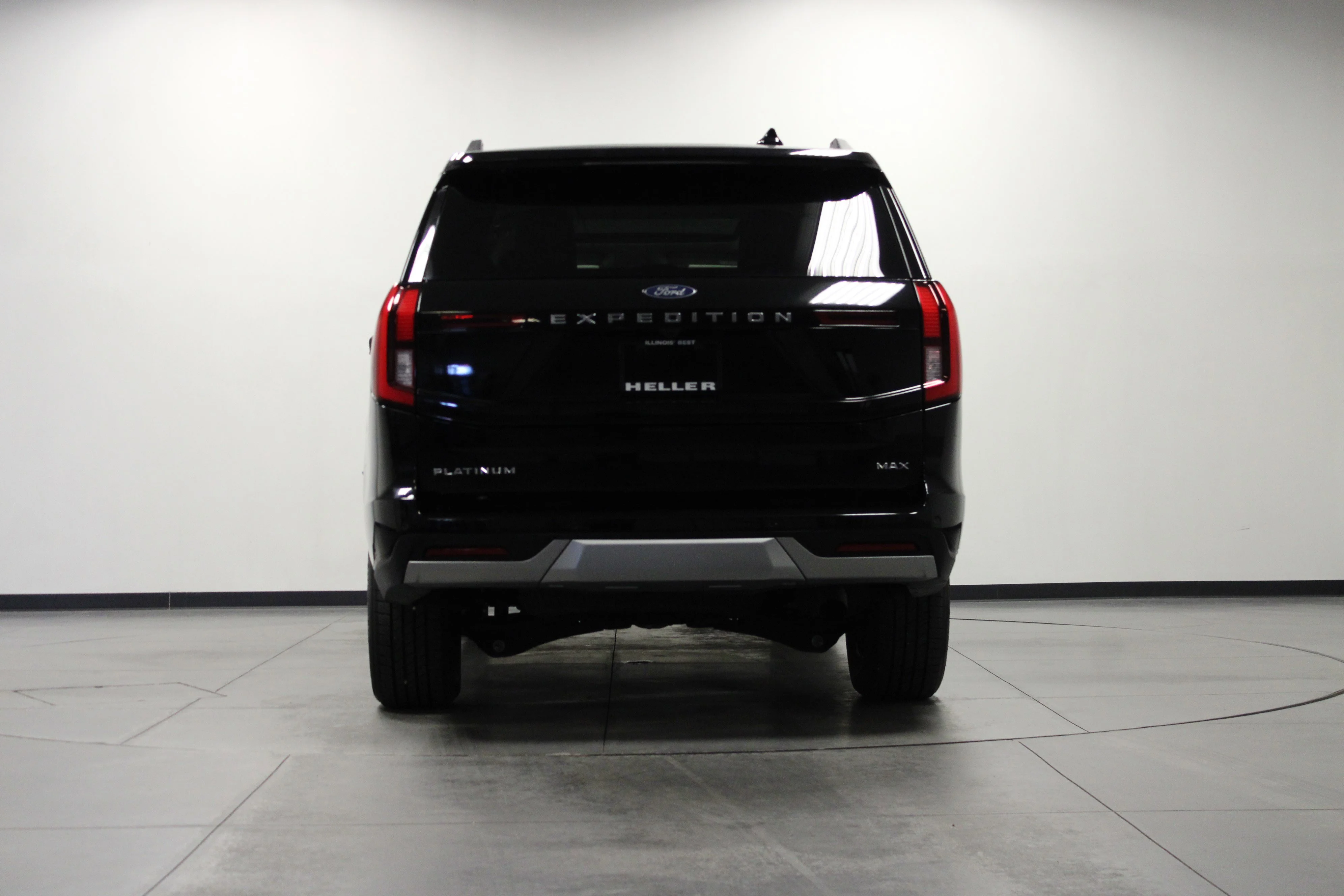 Used 2025 Black Metallic Ford Platinum image 5