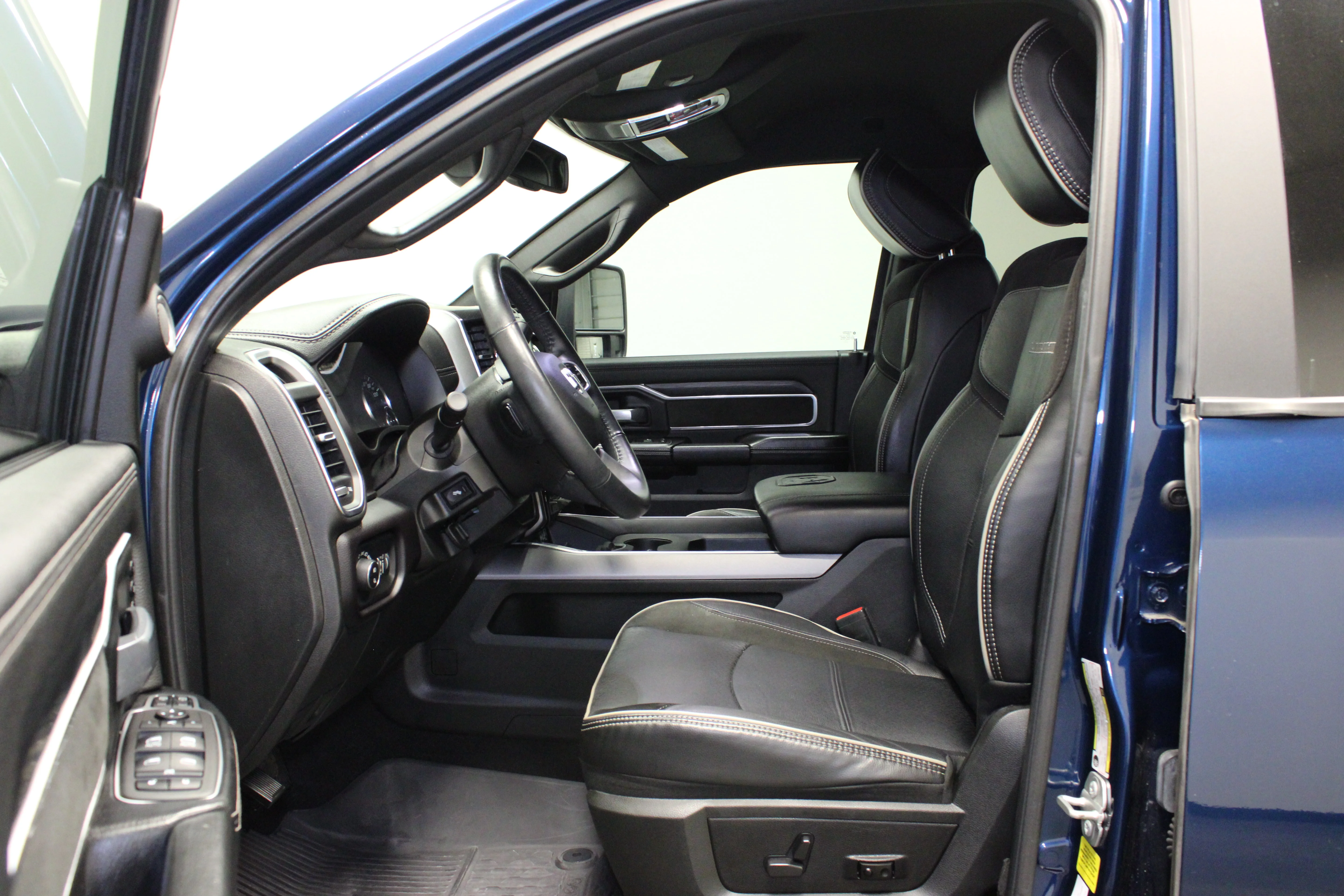 Used 2023 Patriot Blue Pearlcoat Ram Laramie image 18