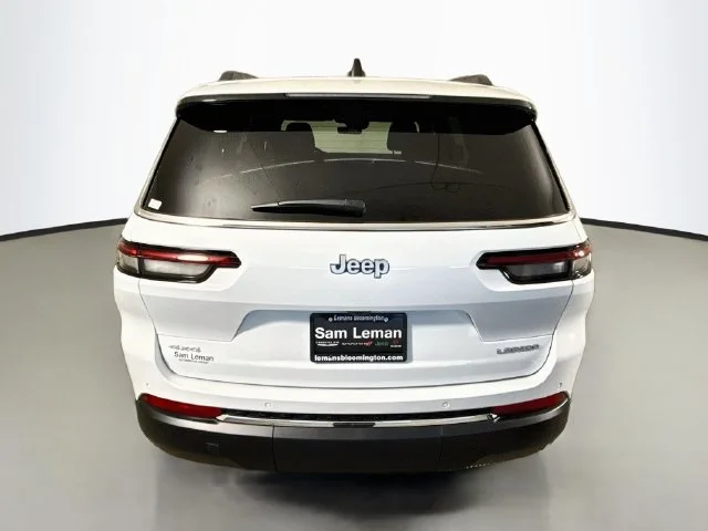 New 2027 White/off-white Jeep Laredo X image 6