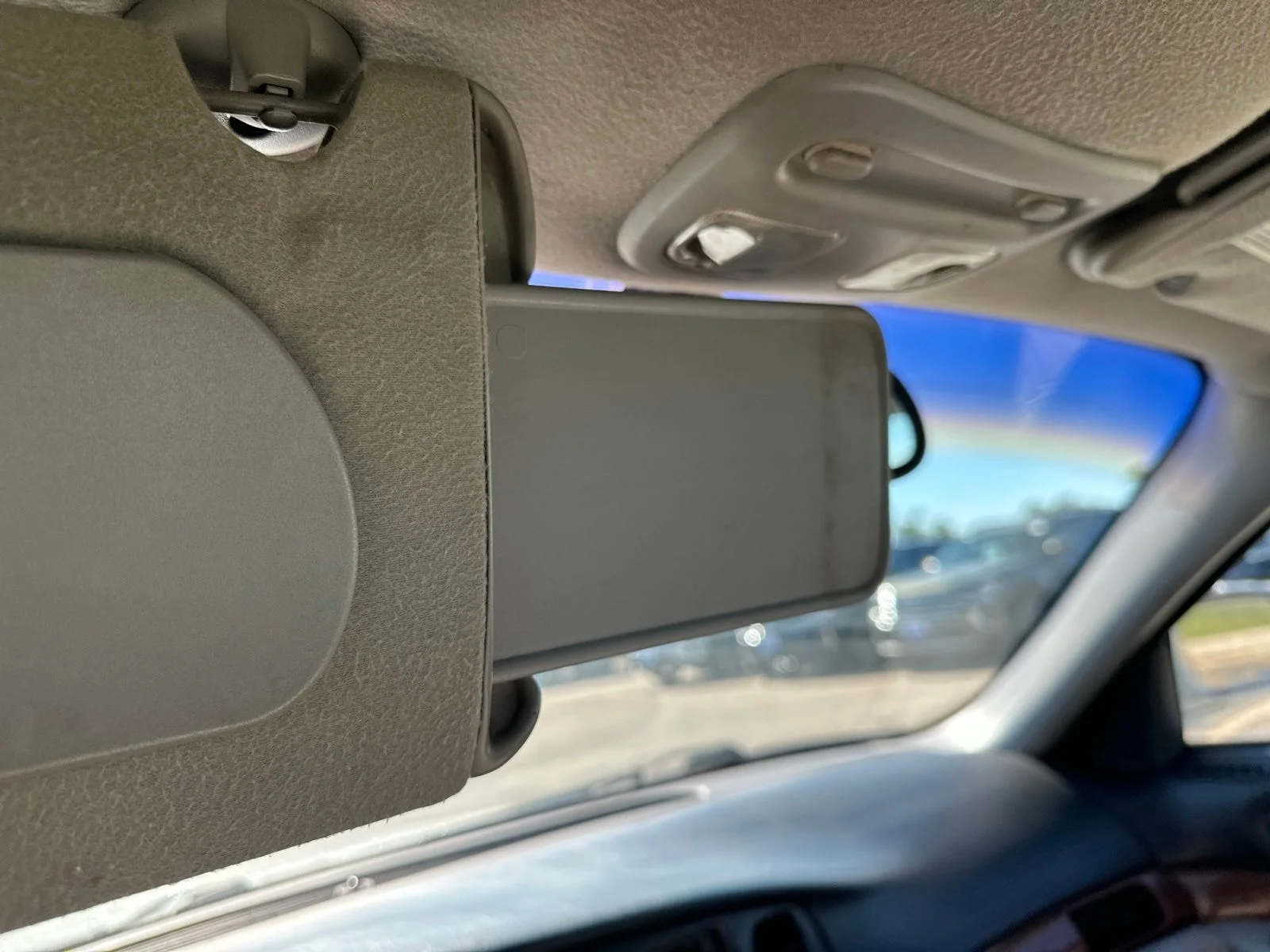 Used 2005 White Buick Custom image 57
