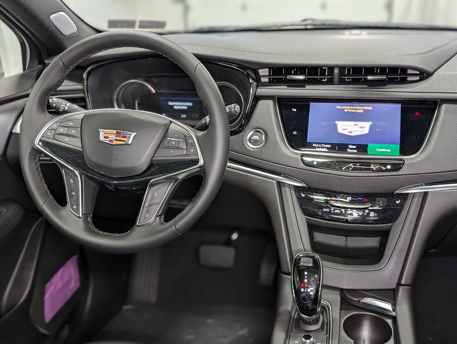 2025 Cadillac XT5 Premium Luxury photo 3