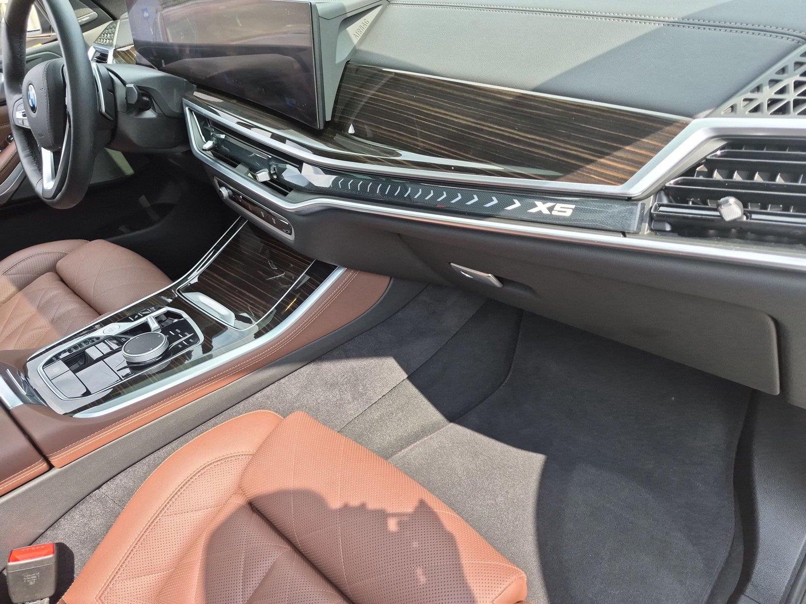 Used 2025 Skyscraper Grey Metallic BMW xDrive40i image 39