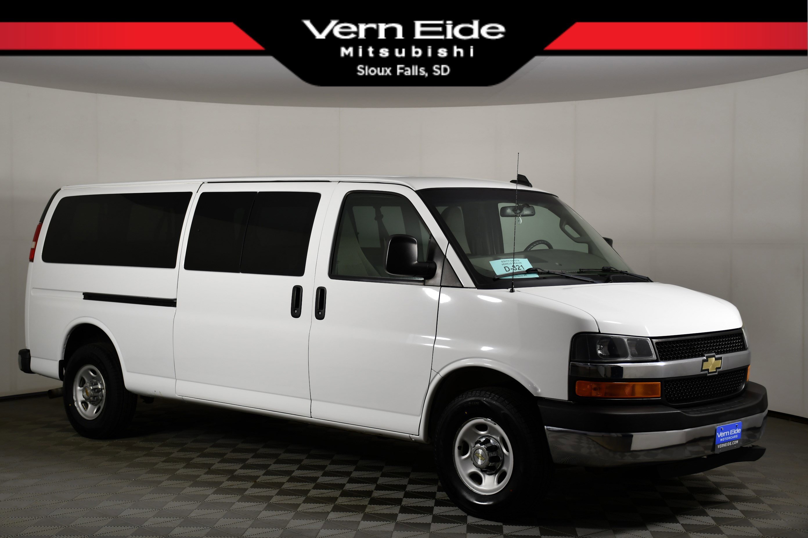 2016 Chevrolet Express 3500 LS Extended's photo