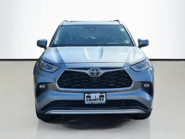 Used 2020  Toyota Platinum image 2