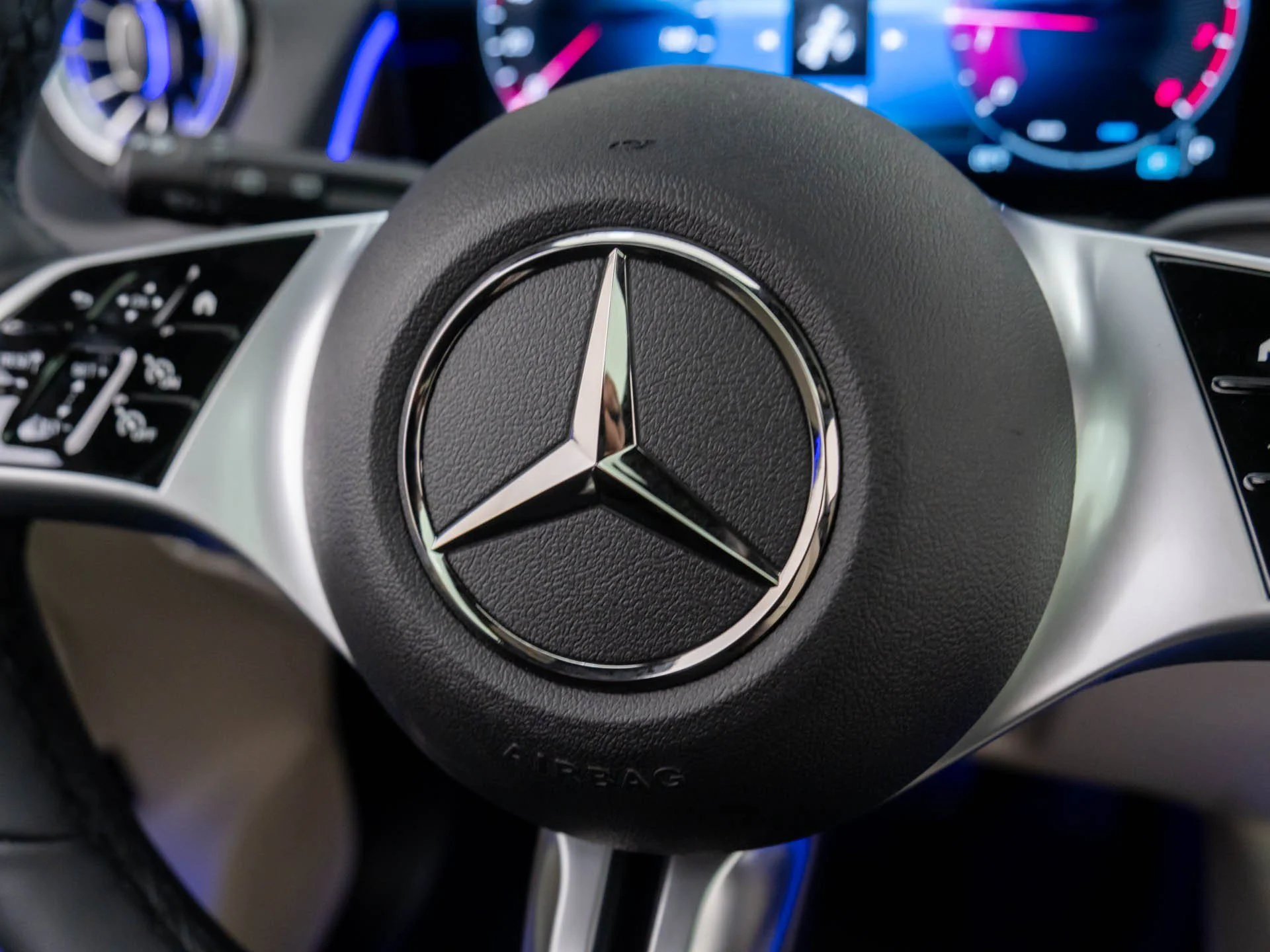 New 2026 White Mercedes-Benz GLB 250 image 25