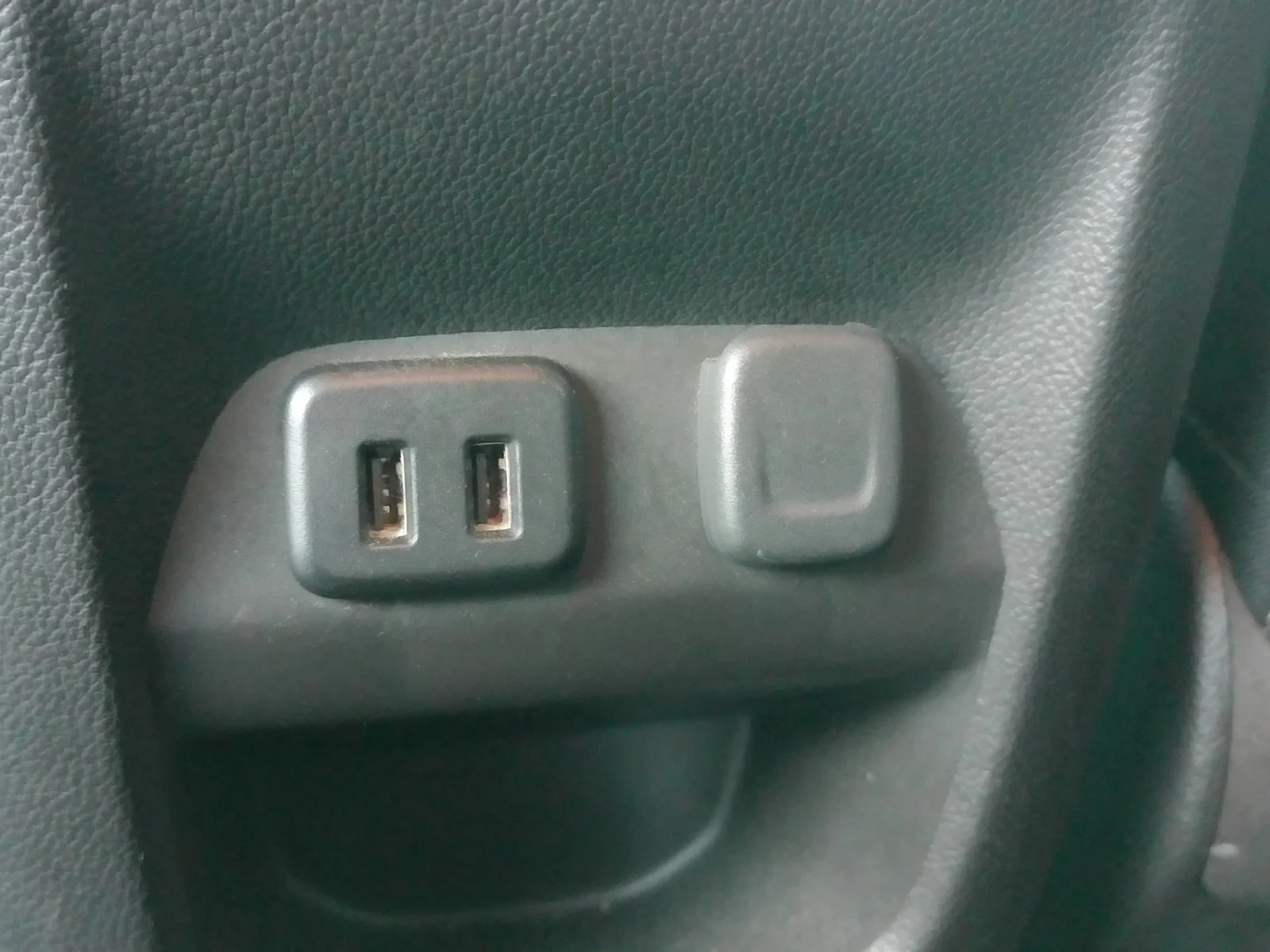 Used 2016 Black Chevrolet Z71 image 18