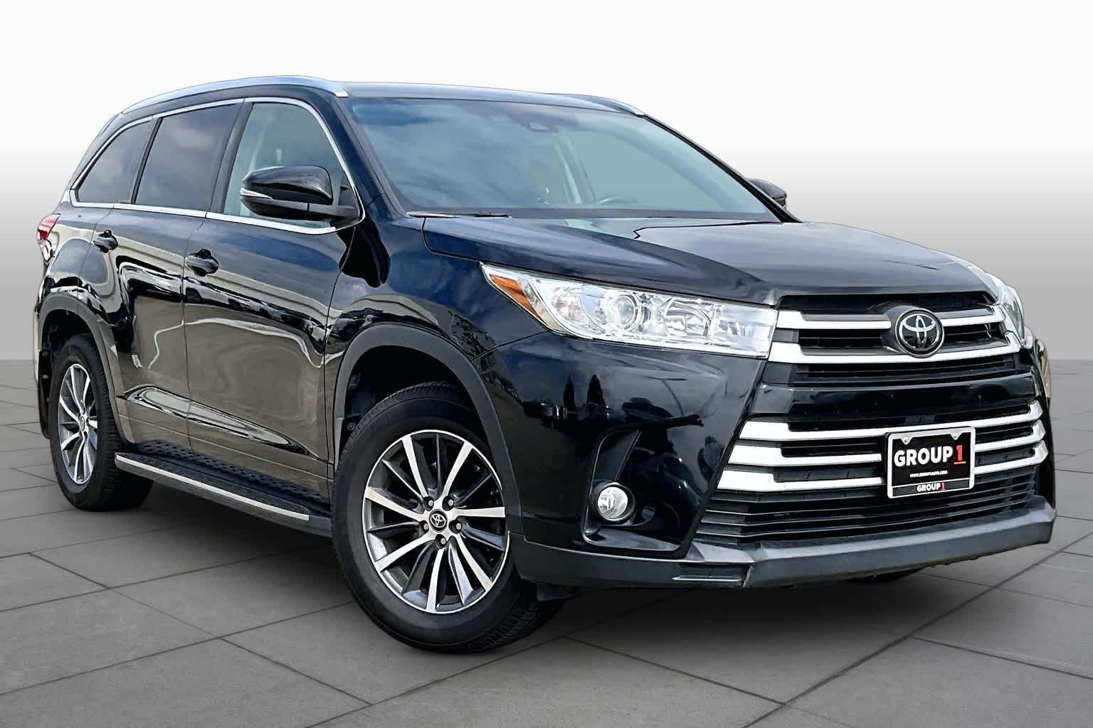 Used 2017 Midnight Black Metallic Toyota XLE image 3