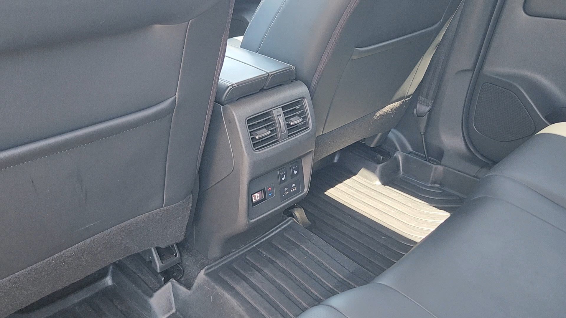 Used 2021 Boulder Gray Pearl/Super Black Nissan Platinum image 17