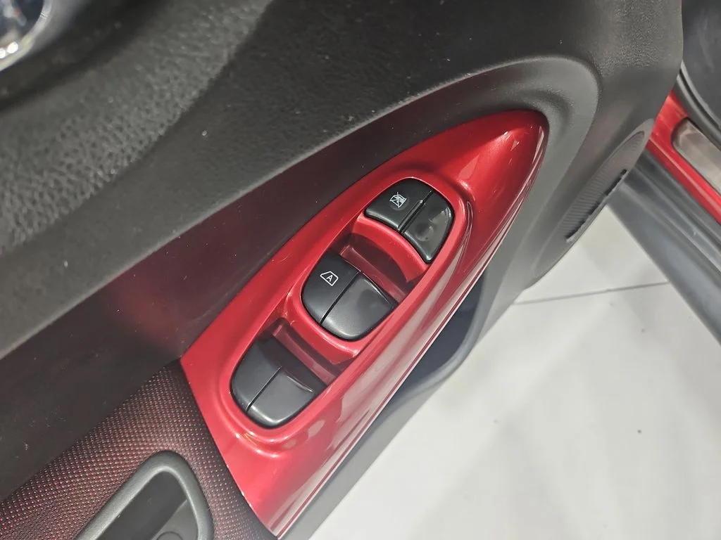 Used 2013 Red Nissan SL image 12