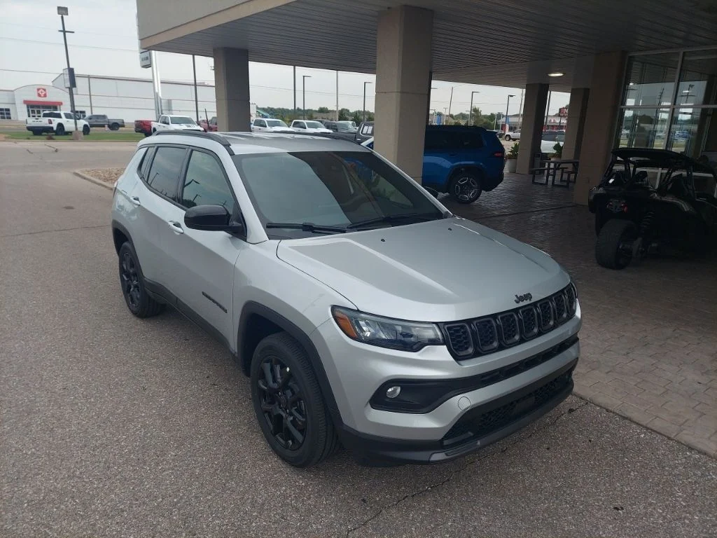 New 2026 Silver Zynith Metallic Clearcoat Jeep Latitude image 1