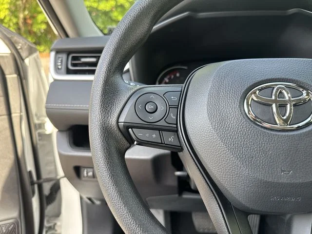 Used 2025 White Toyota LE image 17