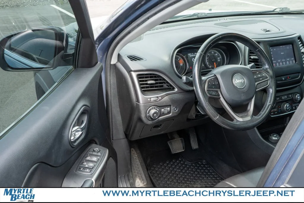 Used 2020 Slate Blue Jeep Latitude Plus image 15