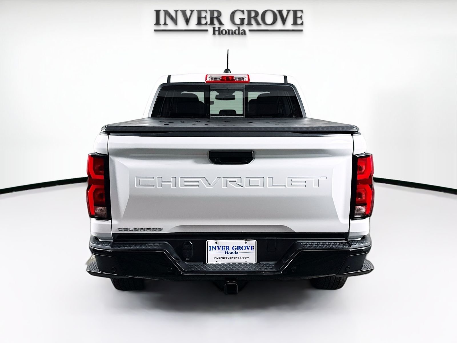 Used 2023 Summit White Chevrolet Z71 image 6