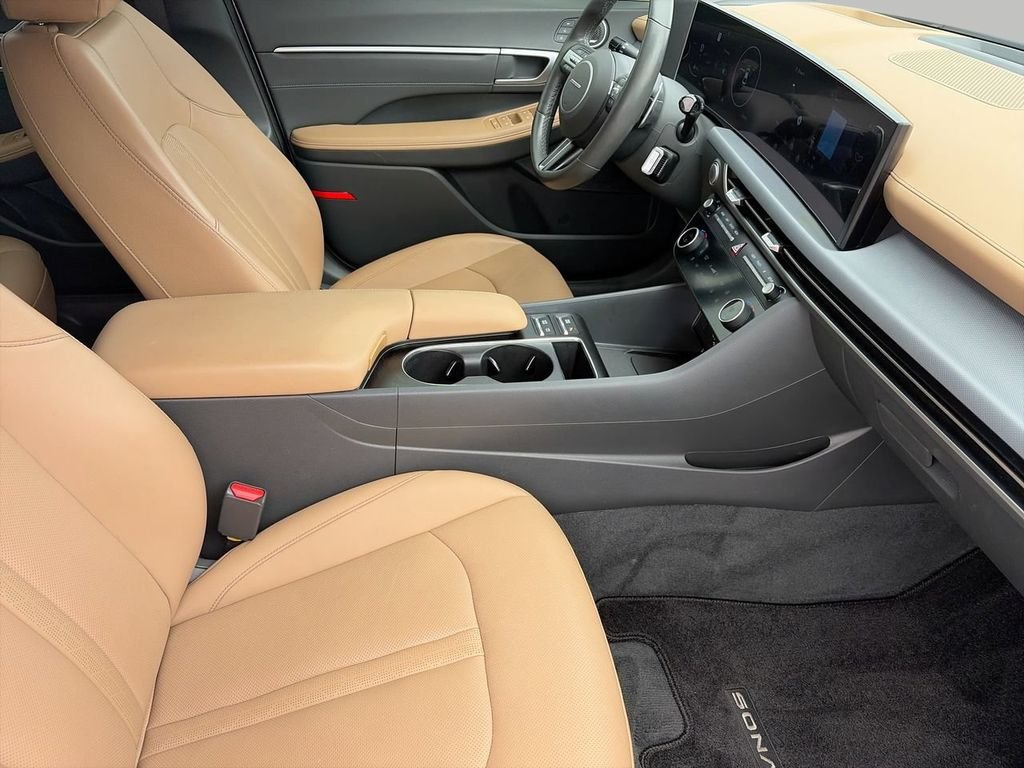 Used 2025 White Hyundai Limited image 8