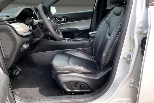 Used 2025 White Jeep Limited image 23