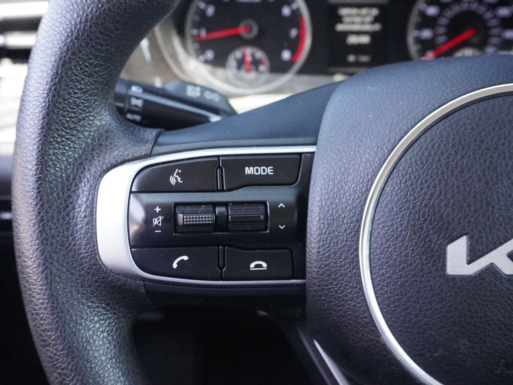 Used 2024 White Kia LXS image 35