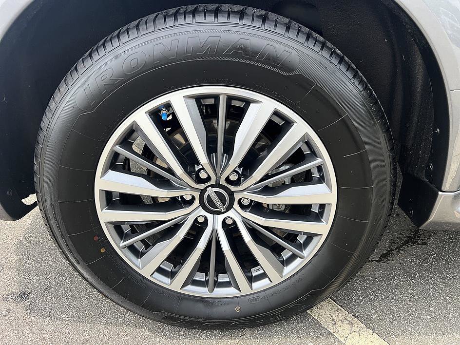 Used 2022 Gun Metallic Nissan SL image 11