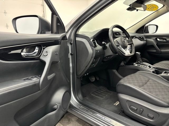Used 2022 Gun Metallic Nissan SV image 15