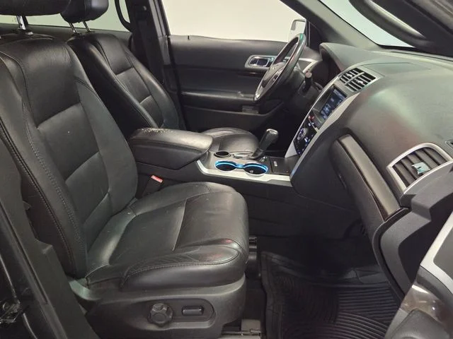 Used 2015  Ford Limited image 17