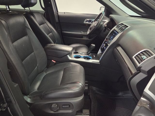 Used 2015  Ford Limited image 17