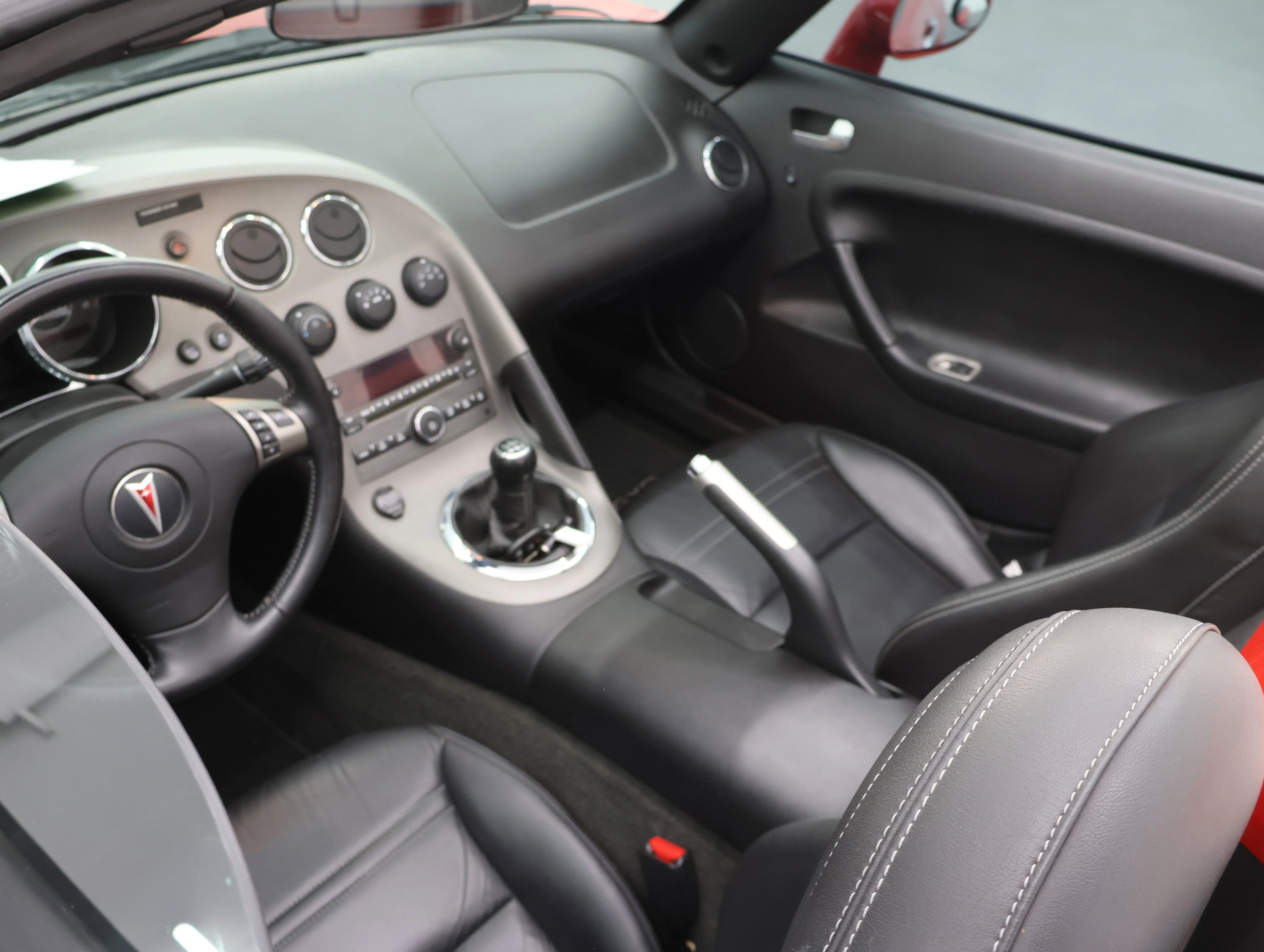 Used 2007 Aggressive (Victory Red) Pontiac GXP image 39