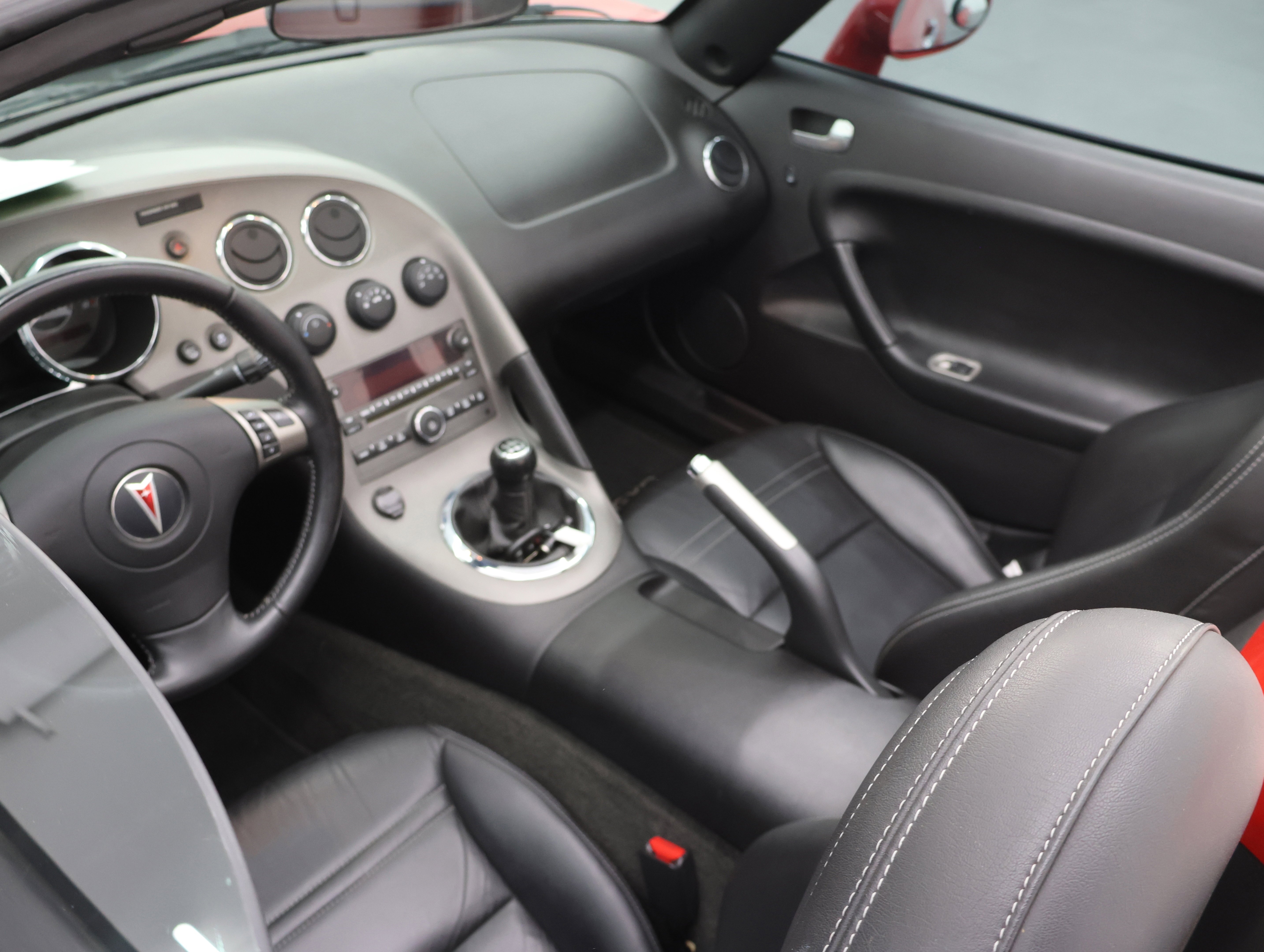 Used 2007 Aggressive (Victory Red) Pontiac GXP Convertible: GXP-CONVERTIBLE-5 SPEED STICK-BLACK LEATHER-LIKE NEW TIRES image 39