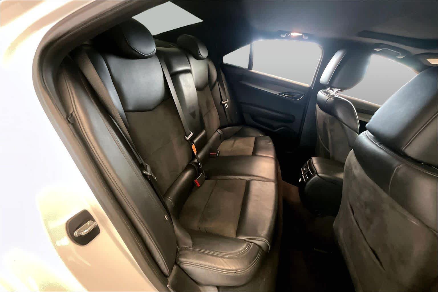 Used 2017 Crystal White Tricoat Cadillac  image 20