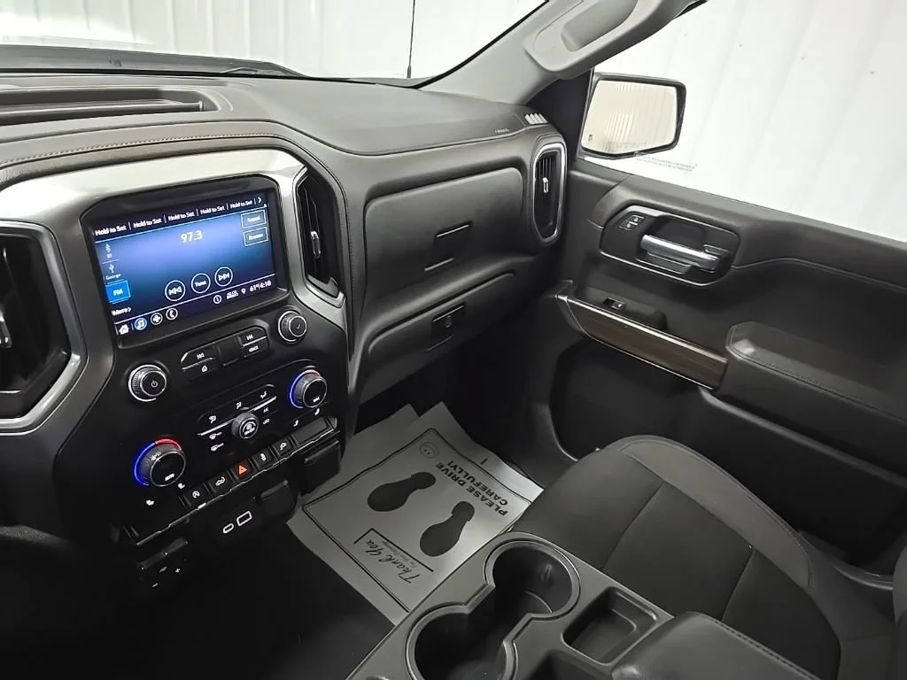 Used 2019 Silver Ice Metallic Chevrolet LT image 25