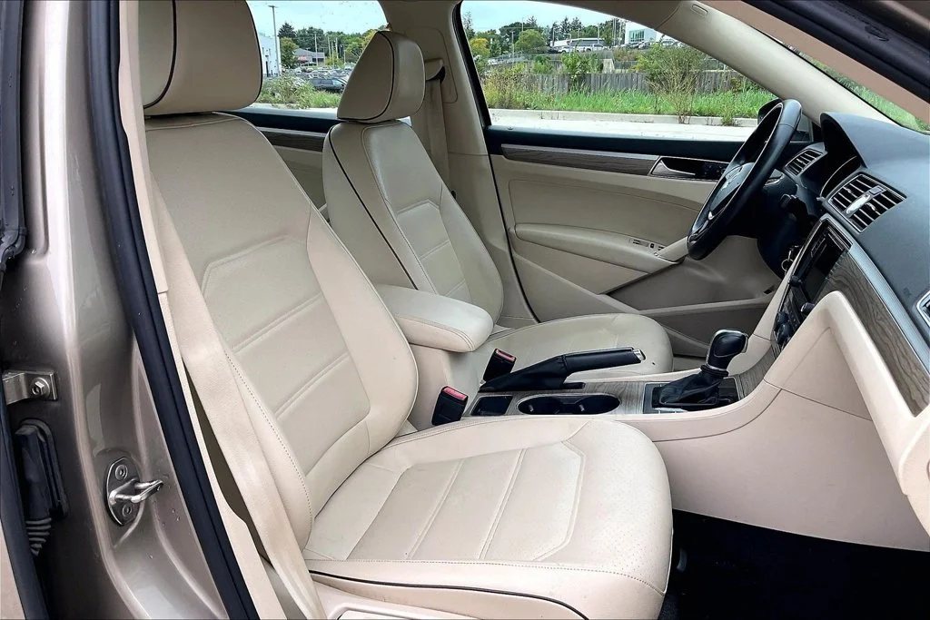 Used 2016 Silver Volkswagen 1.8T SE image 6