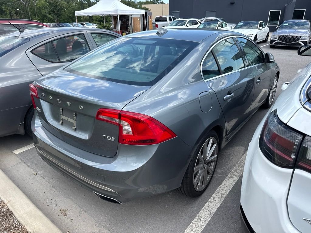 Used 2016 Gray Volvo T5 image 3