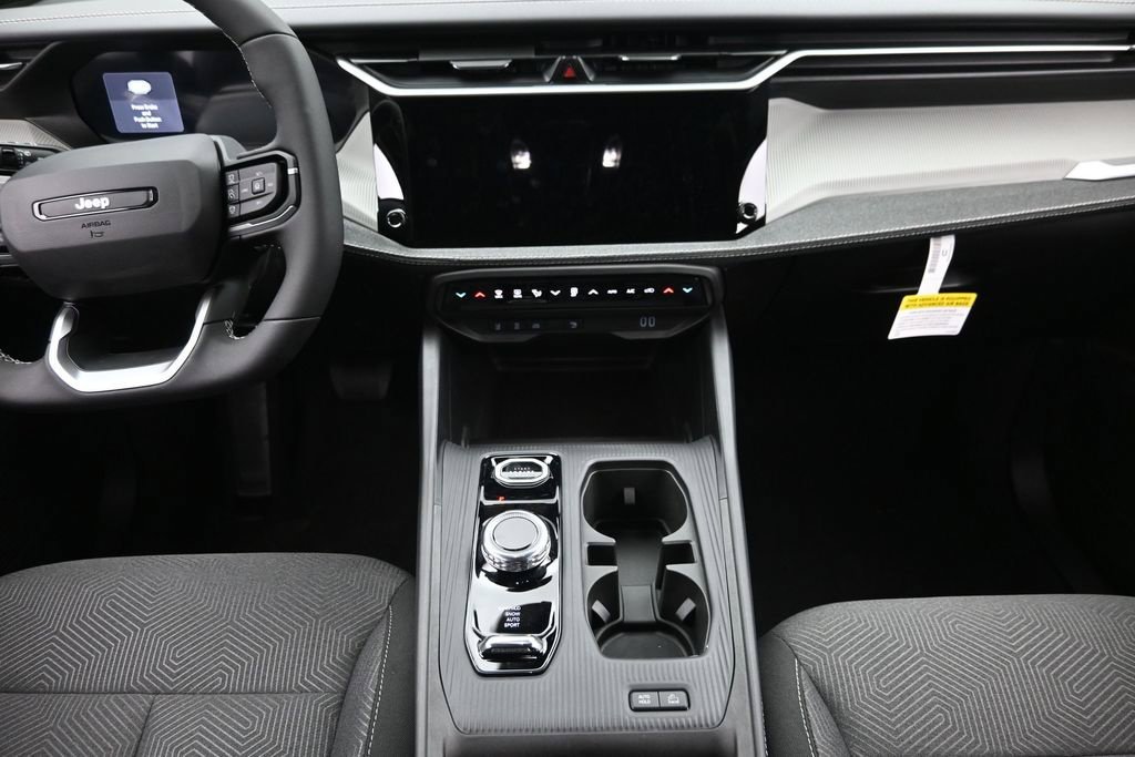 New 2026 Bright White Clear-Coat Exterior Paint Jeep Laredo image 15