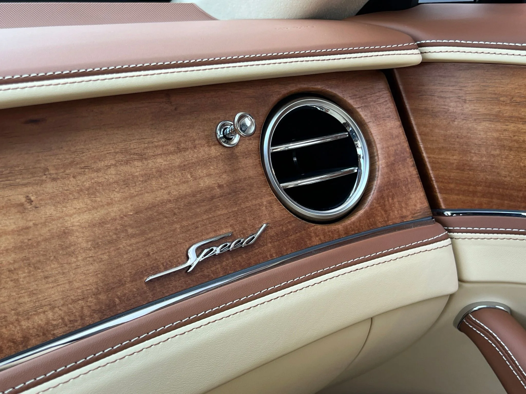 Used 2023 Gold Bentley Speed image 35