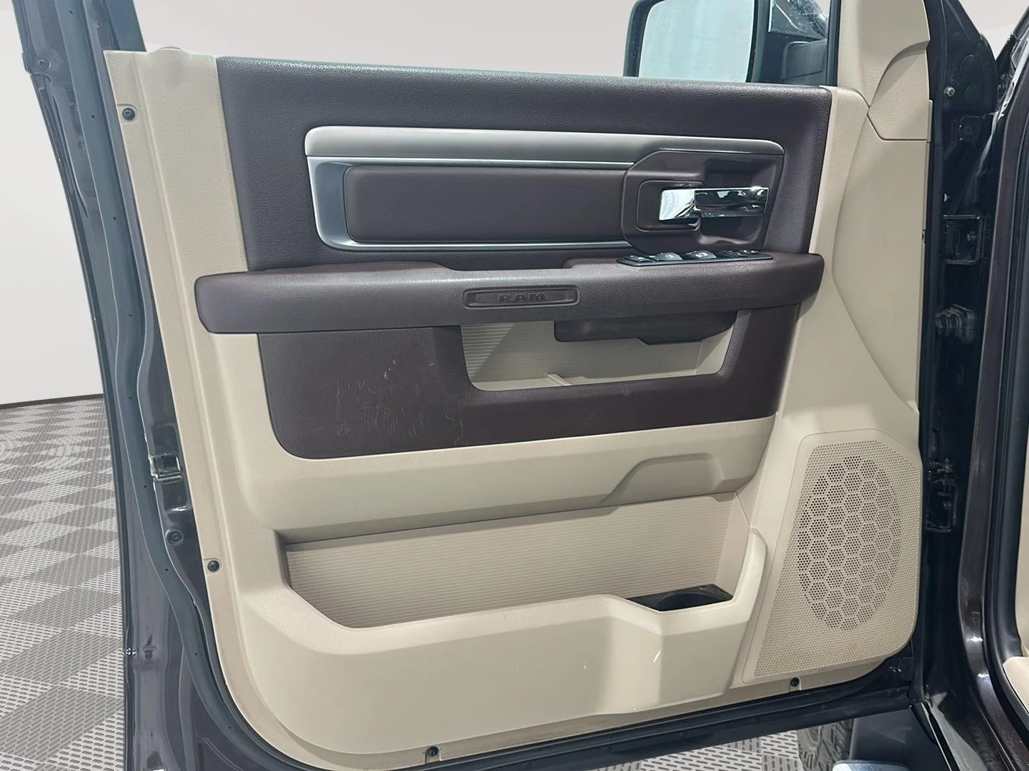 Used 2016 Luxury Brown Pearlcoat Ram Big Horn image 18