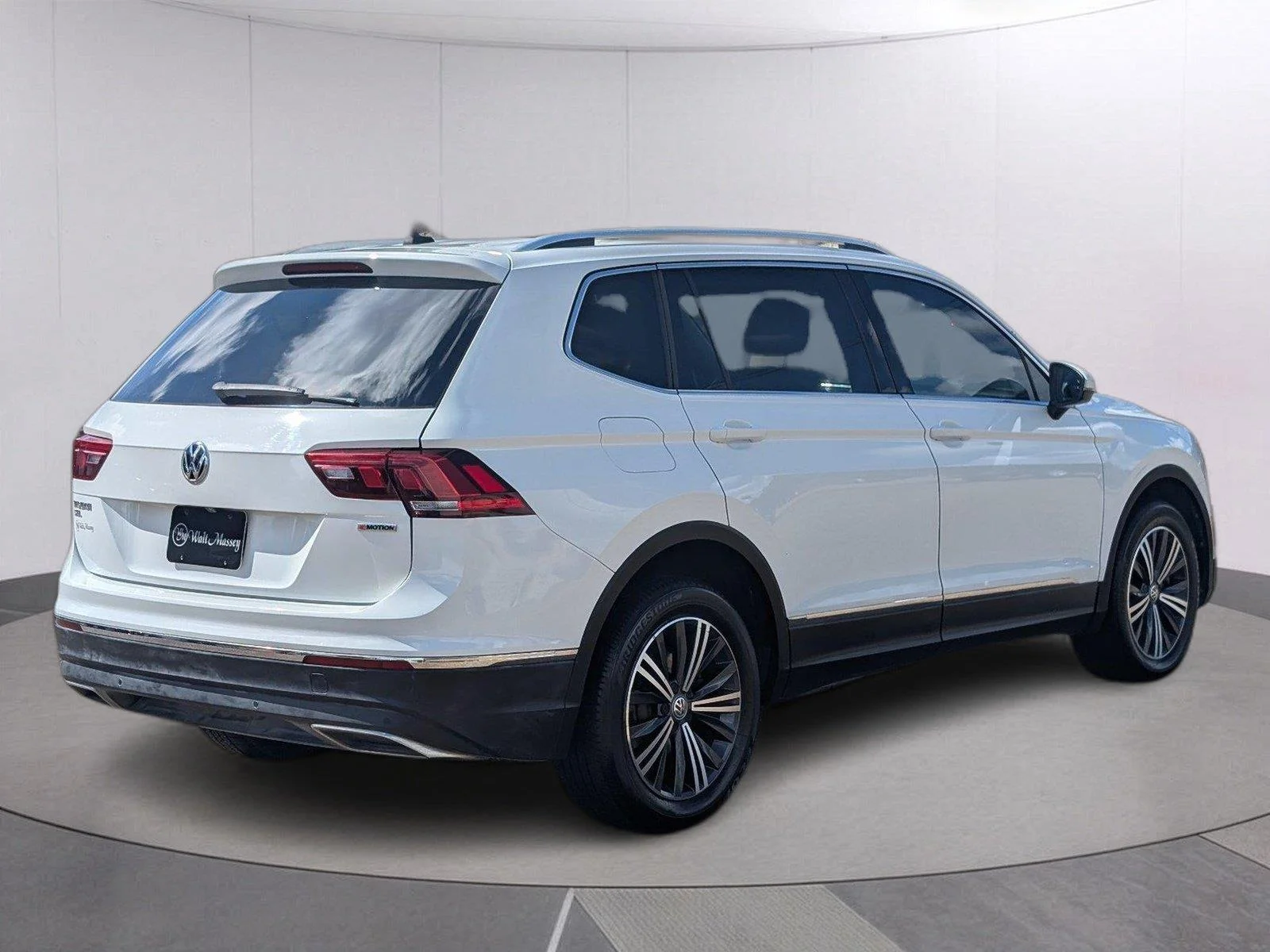 Used 2019 Pure White Volkswagen SEL image 5