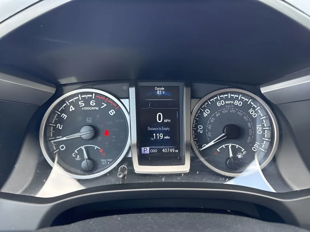 Used 2021  Toyota SR image 22