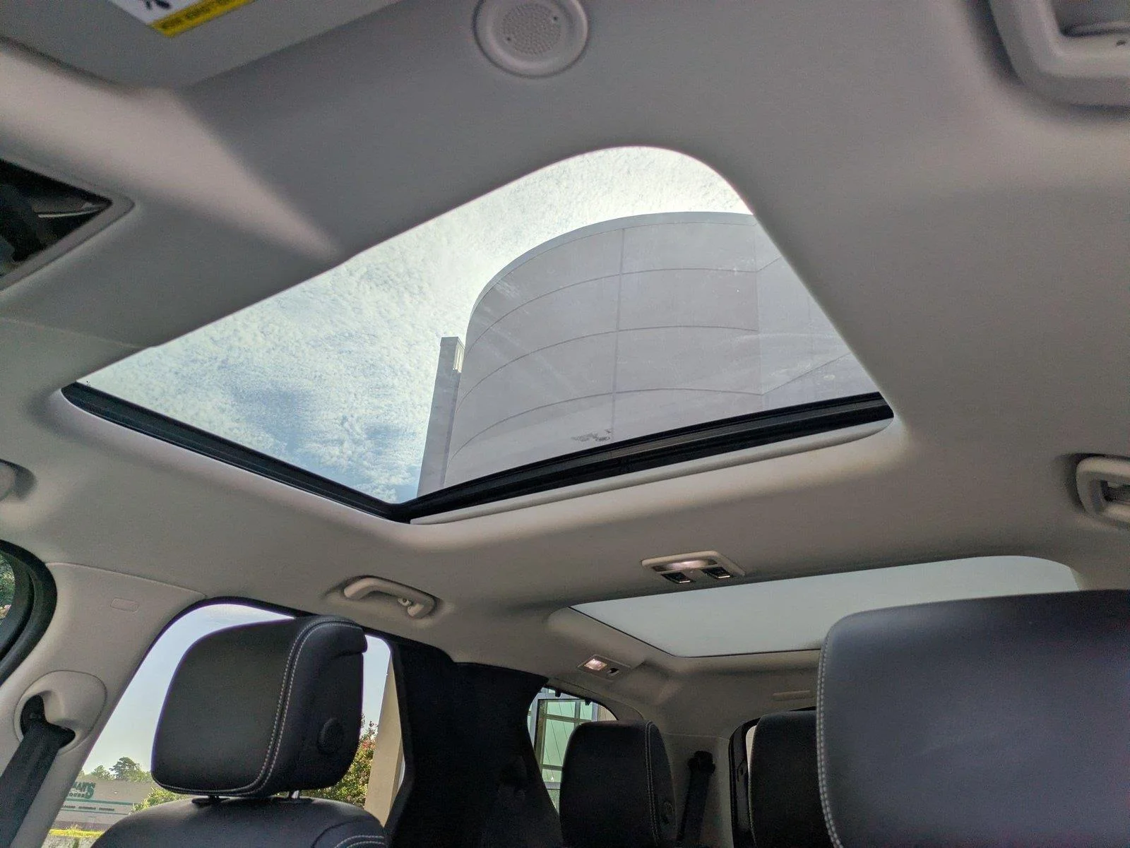 Used 2024 Fuji White Land Rover S image 25