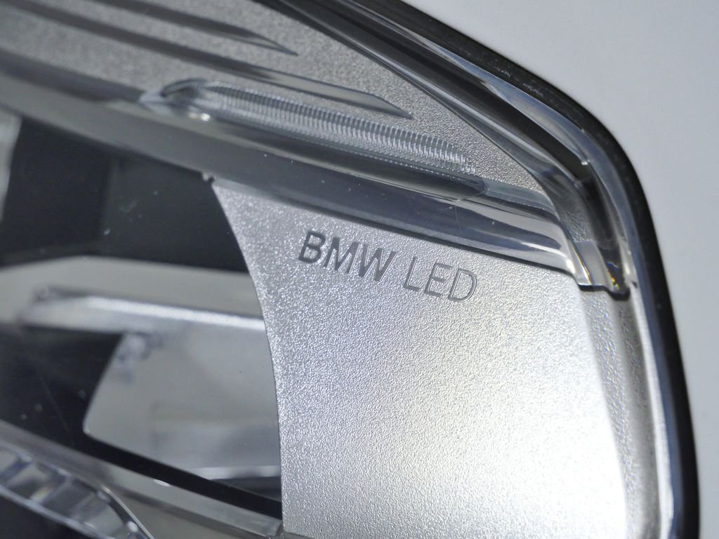 Used 2021 Alpine White BMW xDrive30i image 5