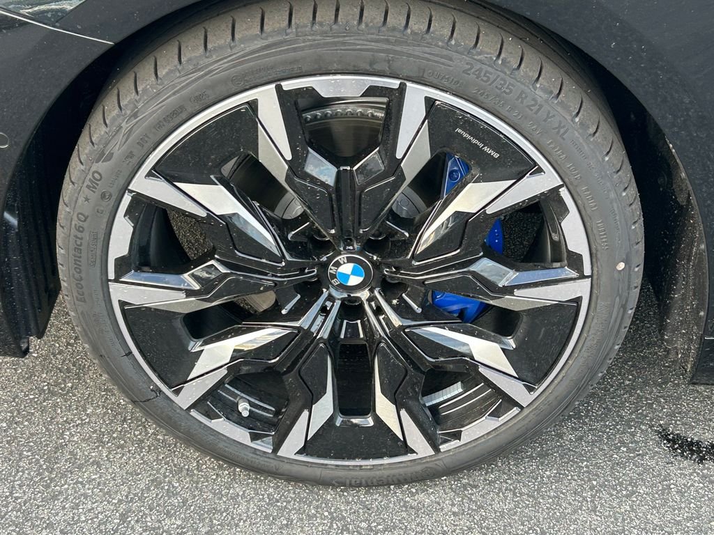New 2026 Black Sapphire Metallic BMW 530i image 9