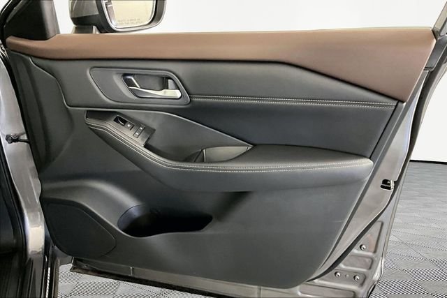 Used 2022 Gray Nissan SV image 27
