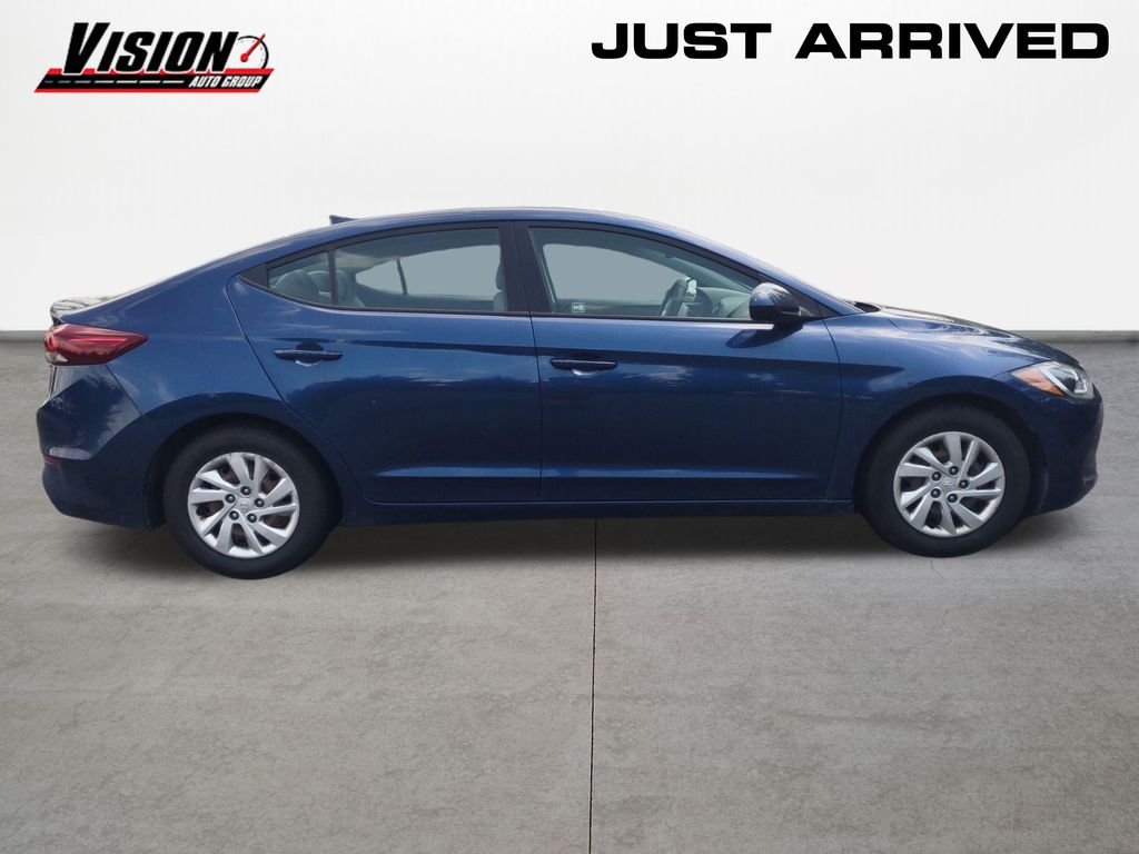 Used 2017 Blue Hyundai SE image 6
