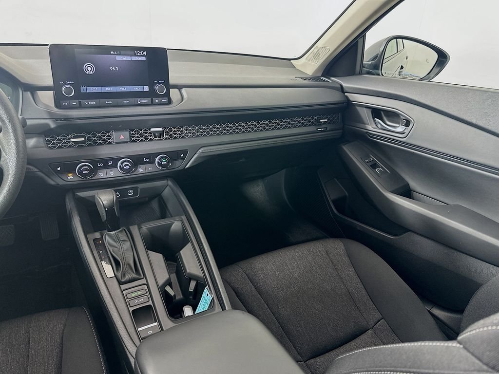 2025 Honda Accord SE - Photo 23