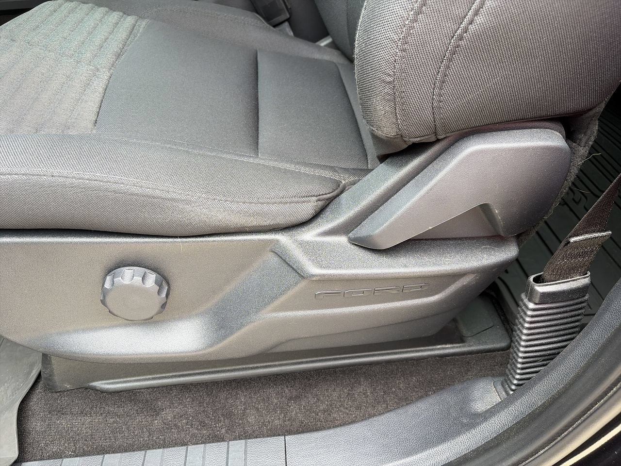 Used 2022 Agate Black Metallic Ford LARIAT image 15