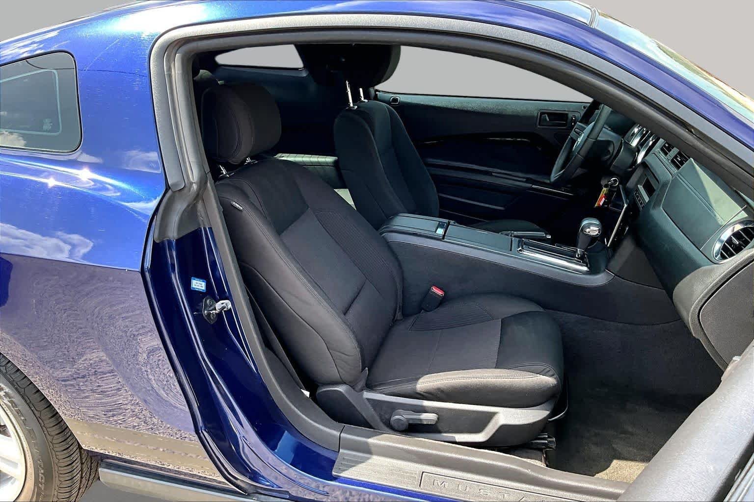 Used 2012 Kona Blue Metallic Ford V6 image 9