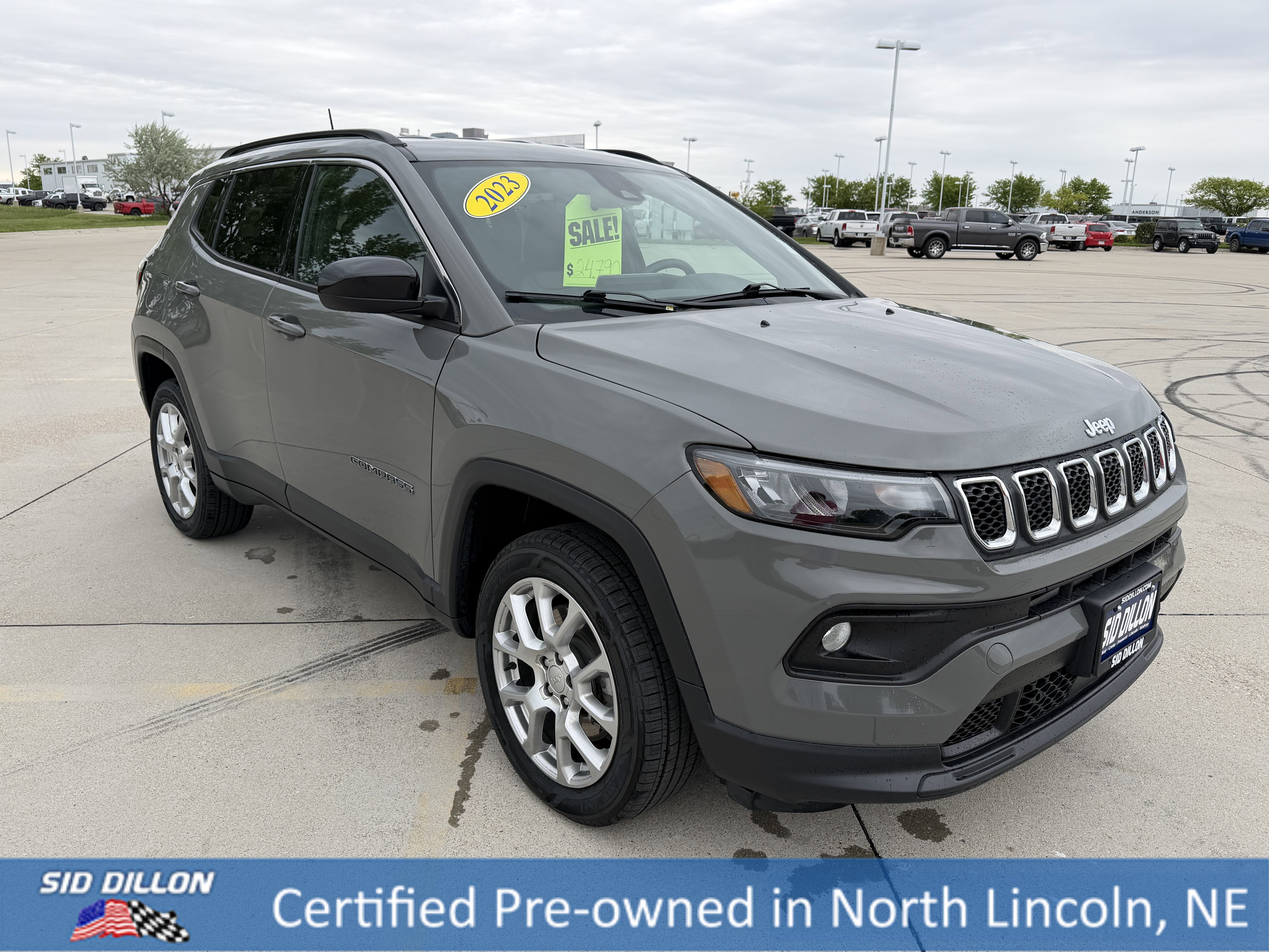 Used 2023 Sting-Gray Clearcoat Jeep Latitude Lux image 6
