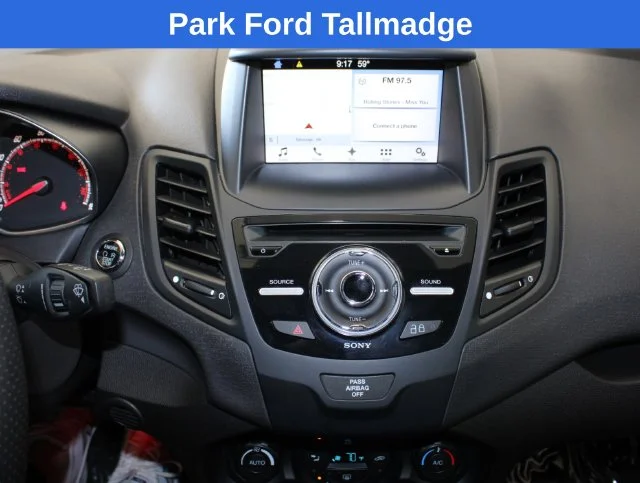 Used 2017 White Platinum Clearcoat Metallic Ford ST image 16
