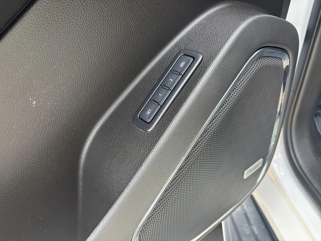 Used 2020 White GMC Denali image 37