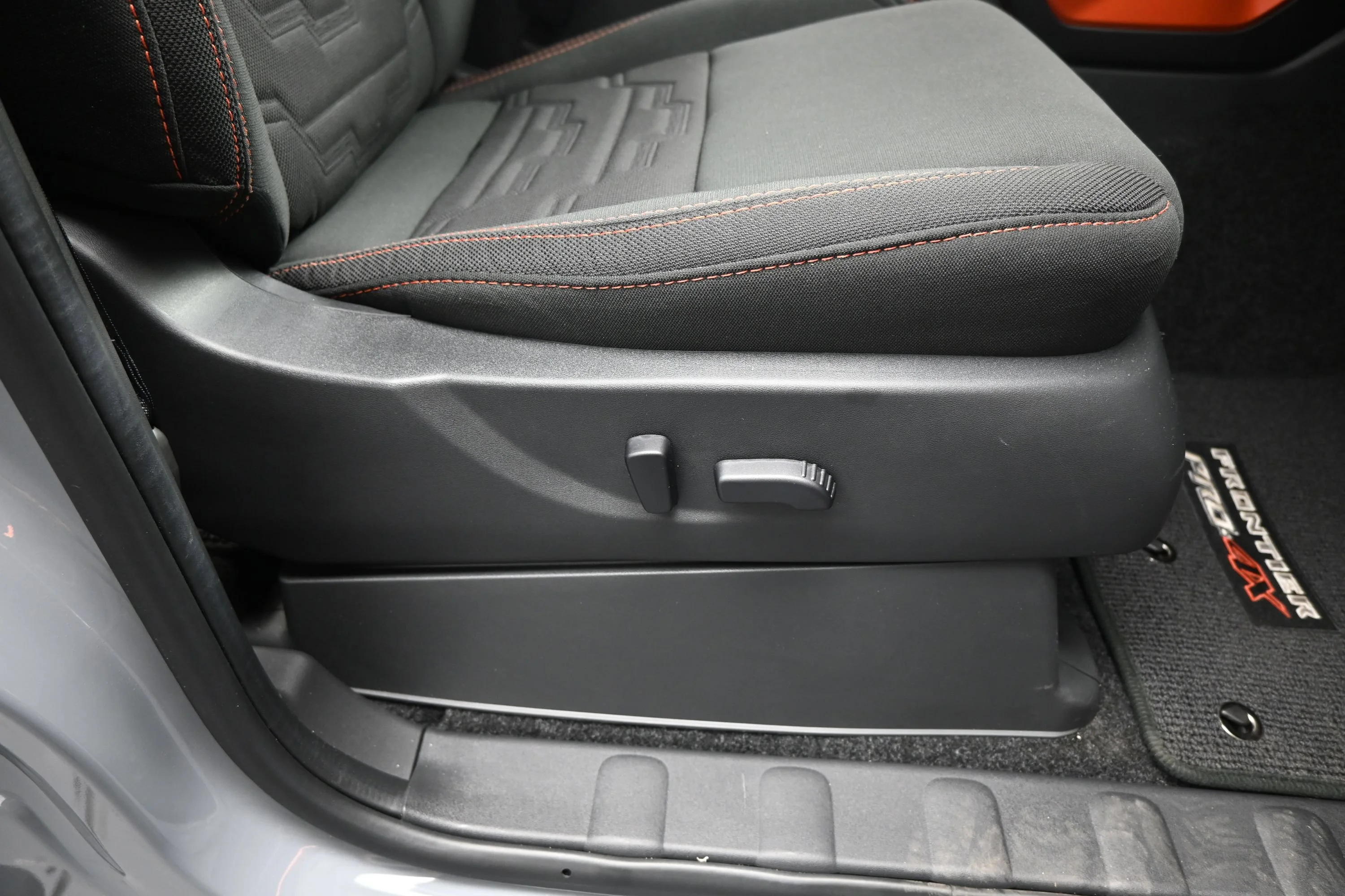 Certified Used 2025 Boulder Gray Pearl Nissan PRO-4X image 15