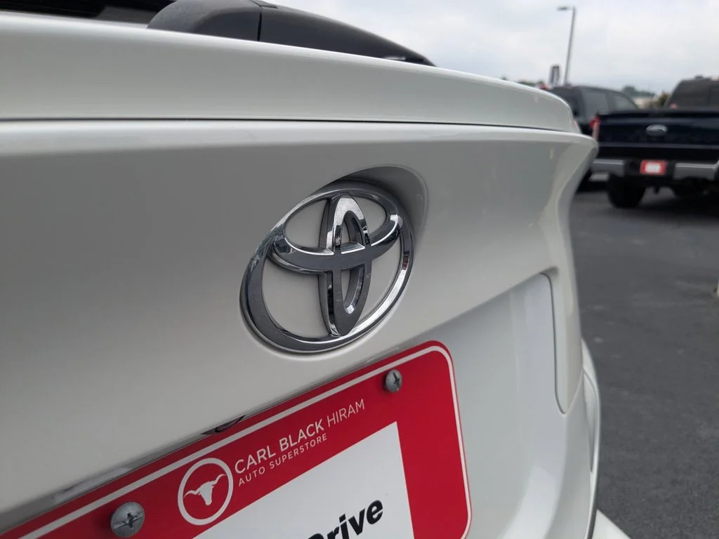 Used 2021  Toyota LE image 28