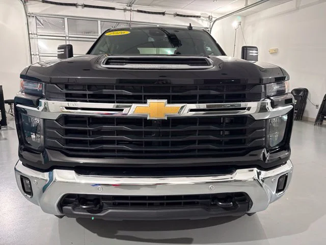 Used 2026 White Chevrolet LT image 3