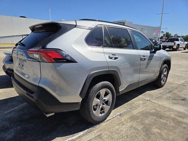 Used 2025 Silver Sky Metallic Toyota XLE image 5